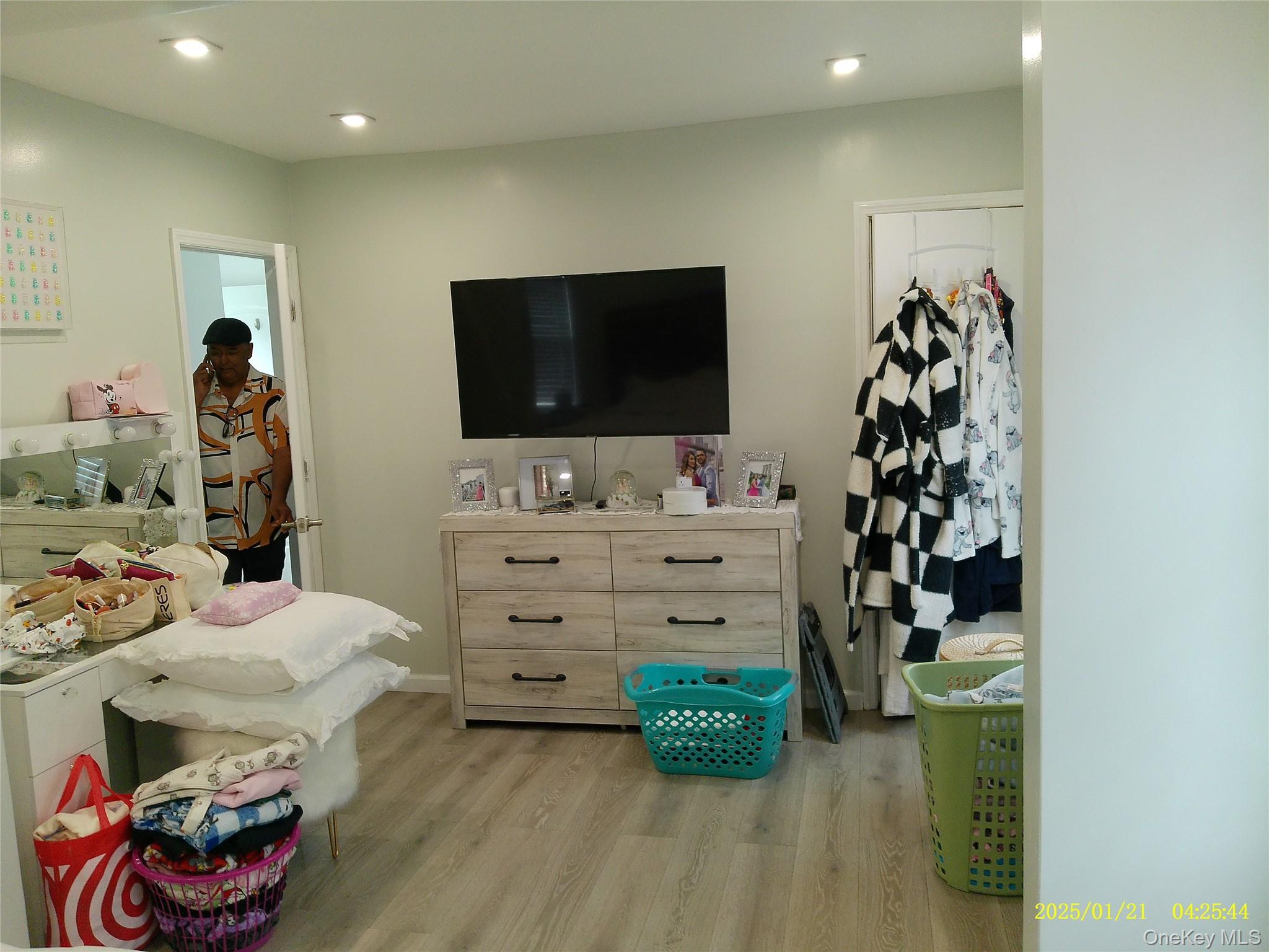 Single Family 194th  Queens, NY 11413, MLS-992540-12