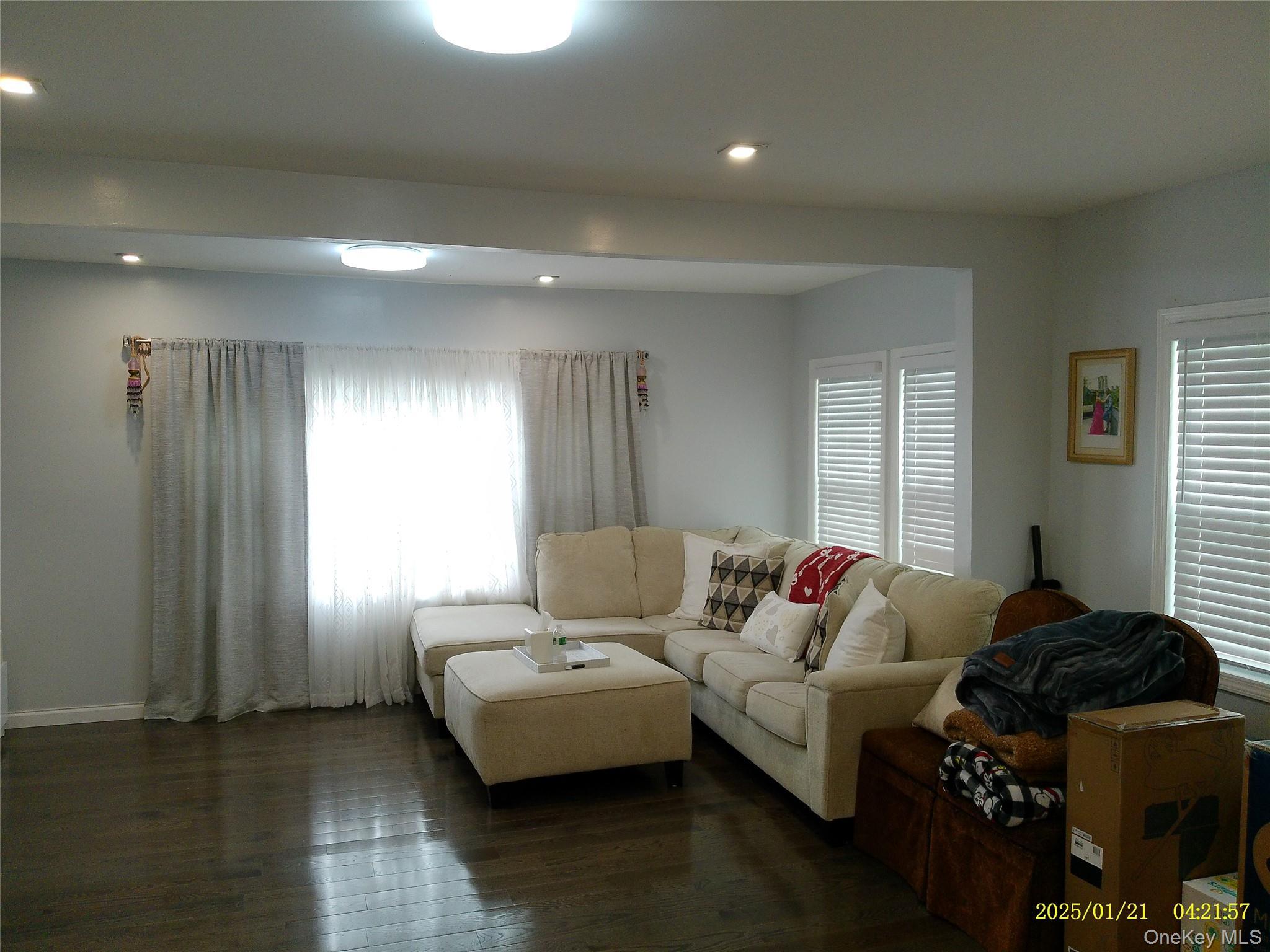 Single Family 194th  Queens, NY 11413, MLS-992540-7