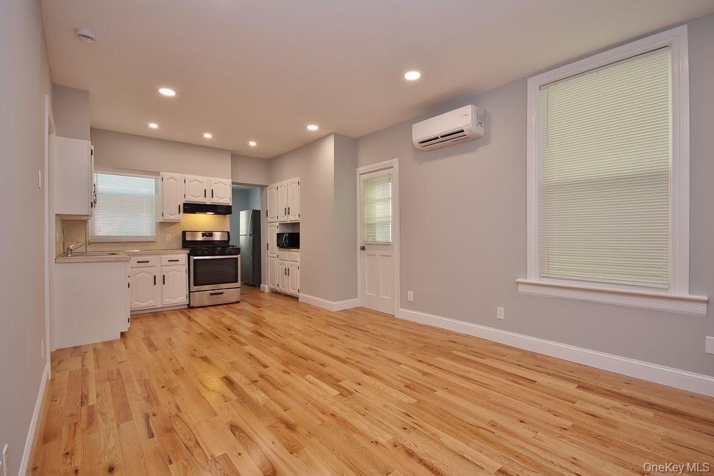 Single Family 235th  Bronx, NY 10470, MLS-992640-10