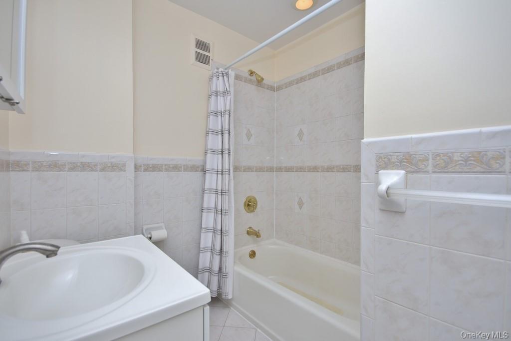 Single Family 235th  Bronx, NY 10470, MLS-992640-18