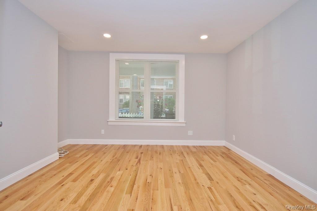 Single Family 235th  Bronx, NY 10470, MLS-992640-20