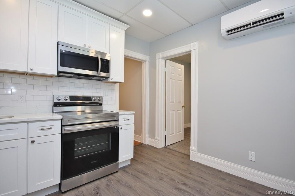 Single Family 235th  Bronx, NY 10470, MLS-992640-22