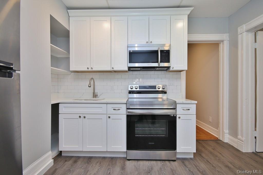 Single Family 235th  Bronx, NY 10470, MLS-992640-23