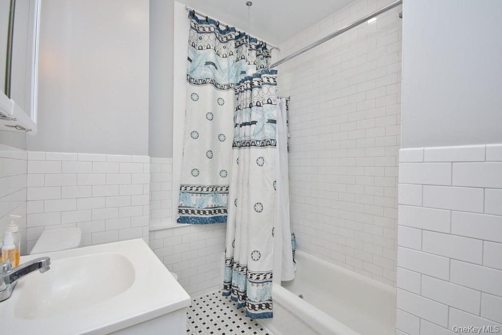 Single Family 235th  Bronx, NY 10470, MLS-992640-34