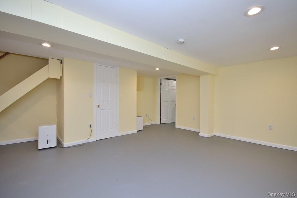 Single Family 235th  Bronx, NY 10470, MLS-992640-36