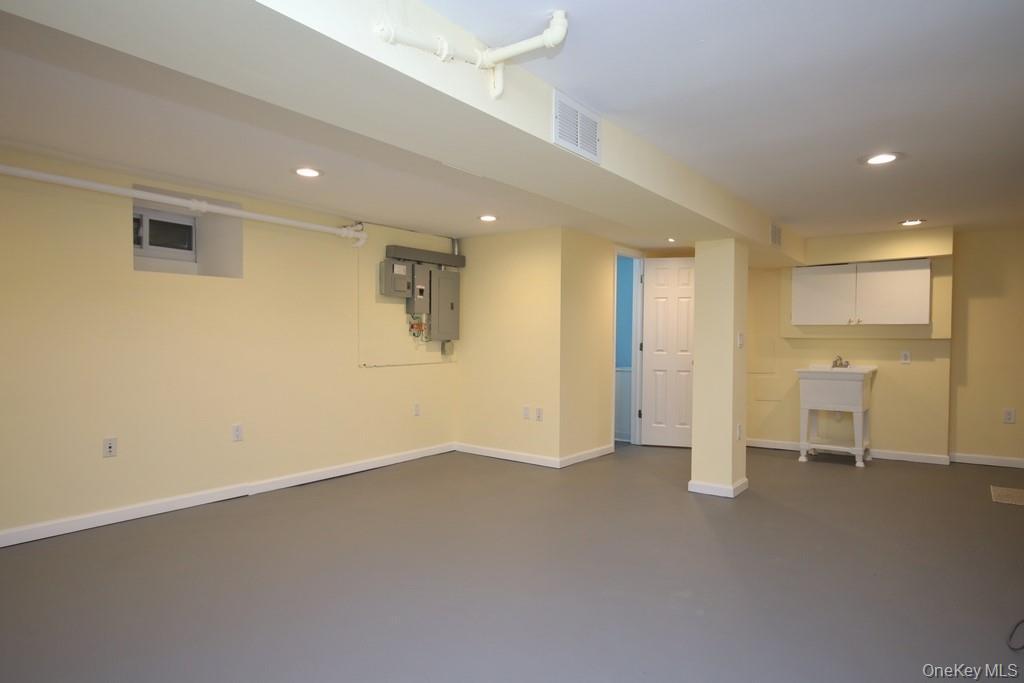 Single Family 235th  Bronx, NY 10470, MLS-992640-37