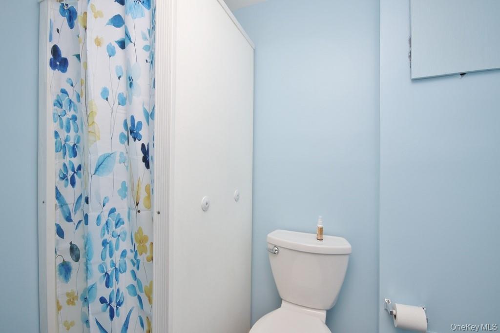 Single Family 235th  Bronx, NY 10470, MLS-992640-38