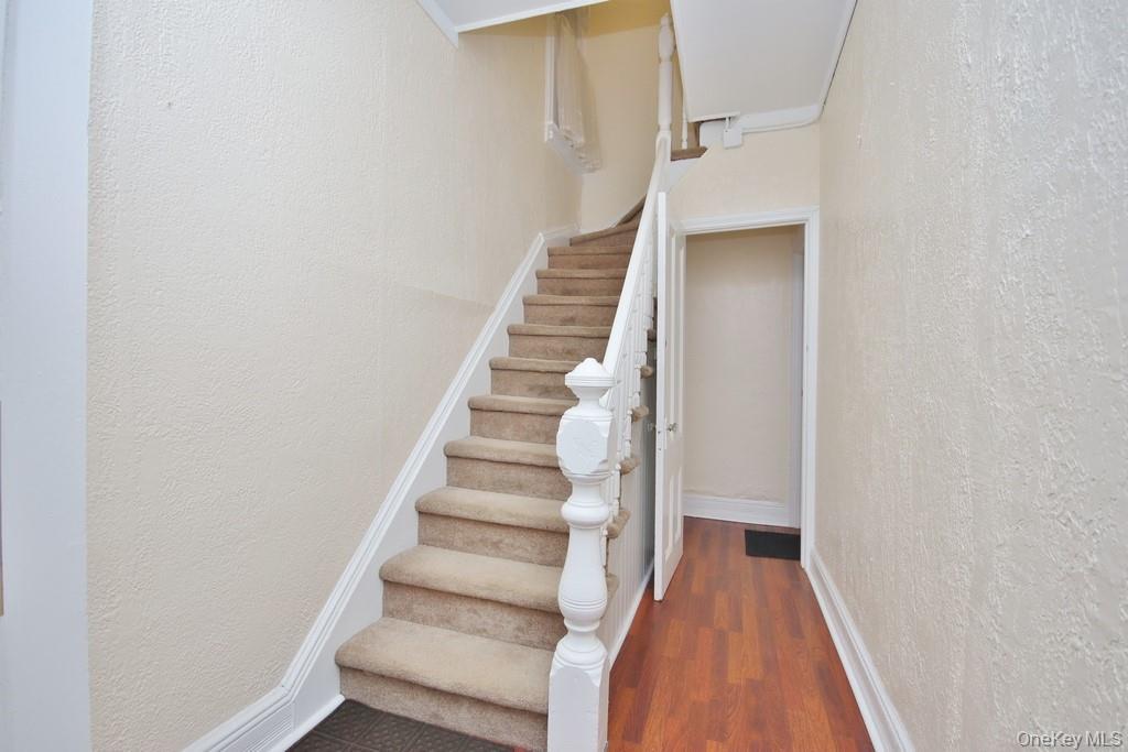 Single Family 235th  Bronx, NY 10470, MLS-992640-8