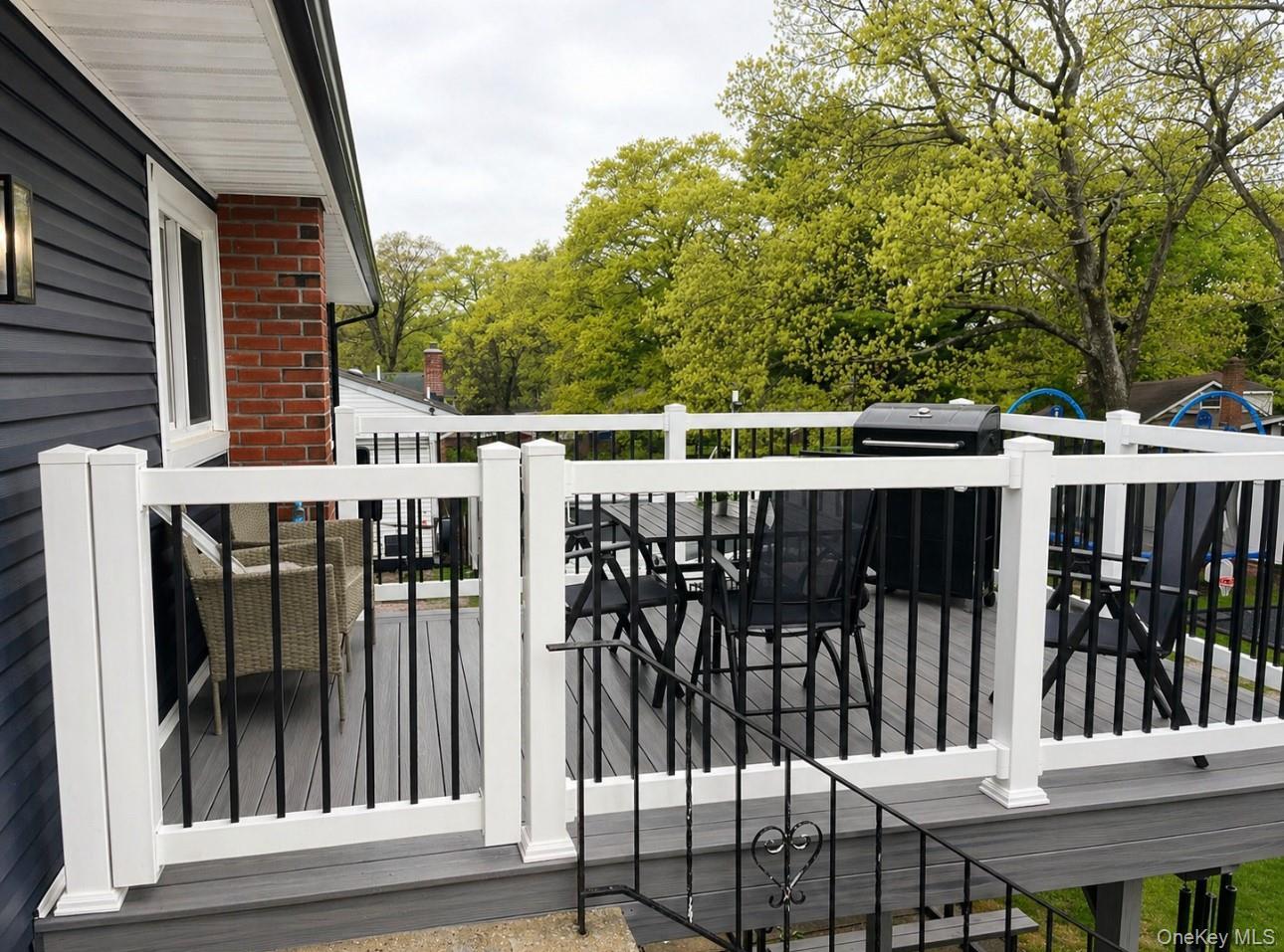 Single Family Highview  Suffolk County, NY 11784, MLS-992741-18