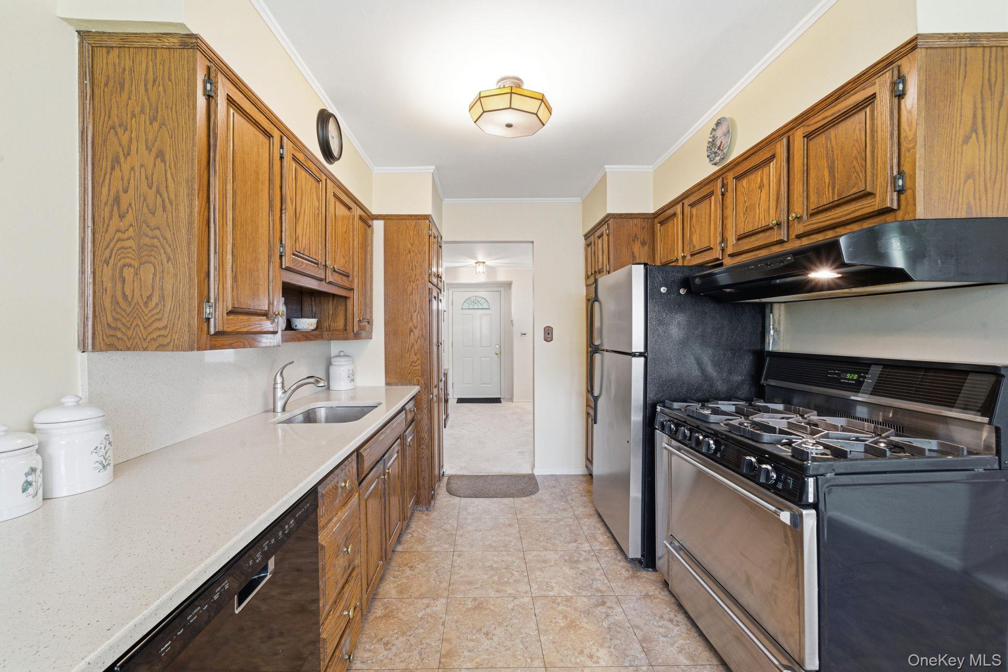 Single Family Frost  Suffolk County, NY 11740, MLS-992772-10