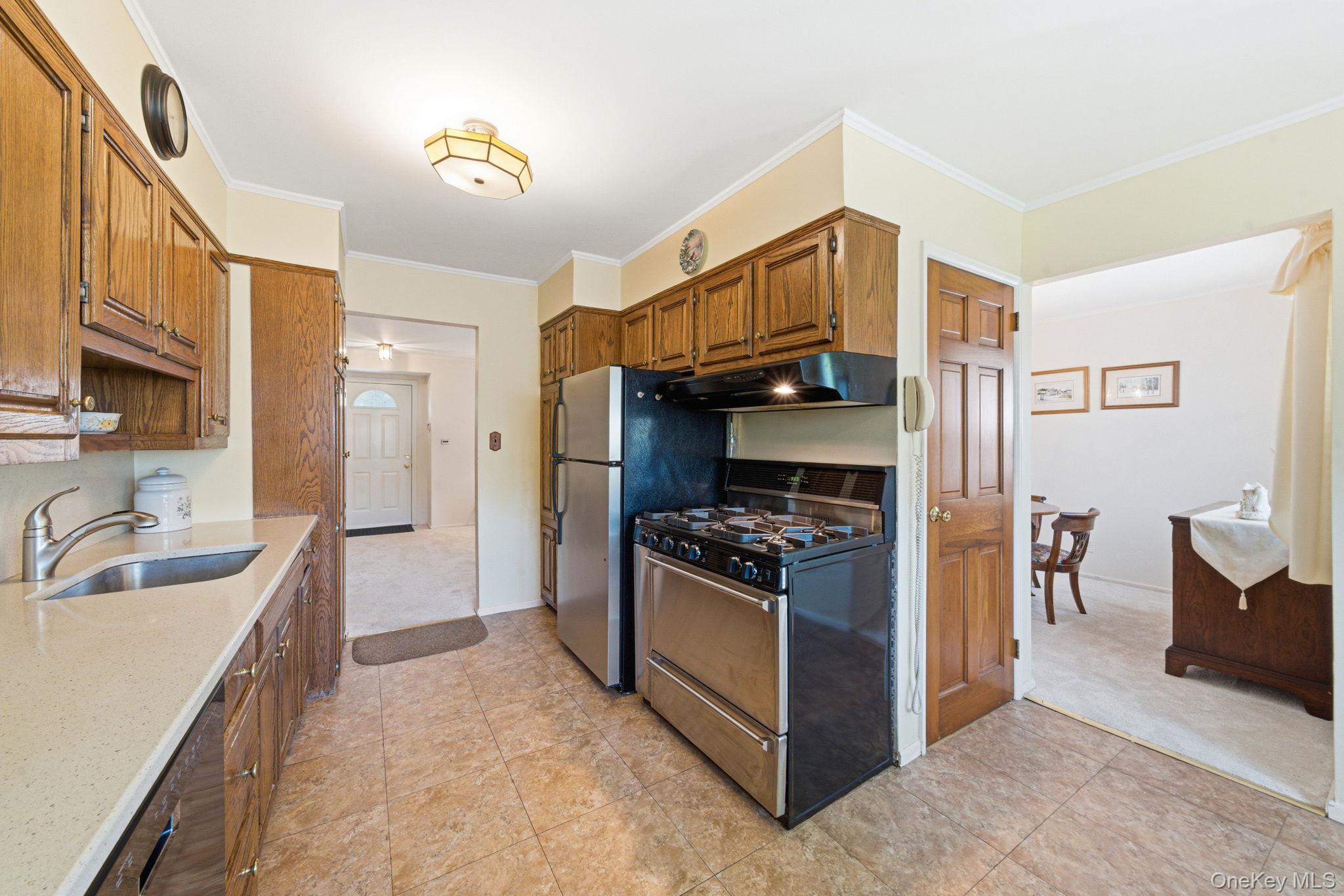 Single Family Frost  Suffolk County, NY 11740, MLS-992772-11