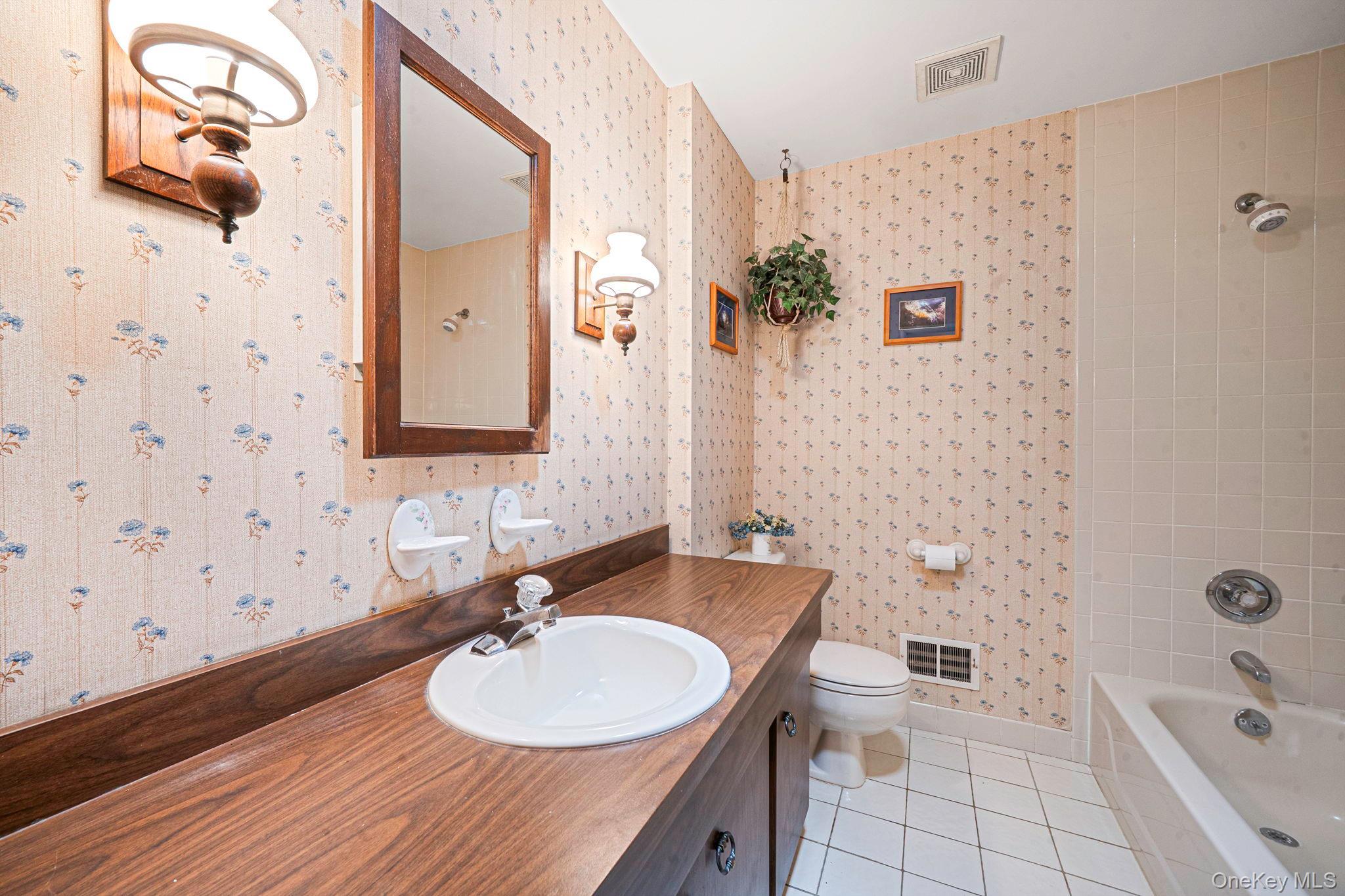 Single Family Frost  Suffolk County, NY 11740, MLS-992772-22