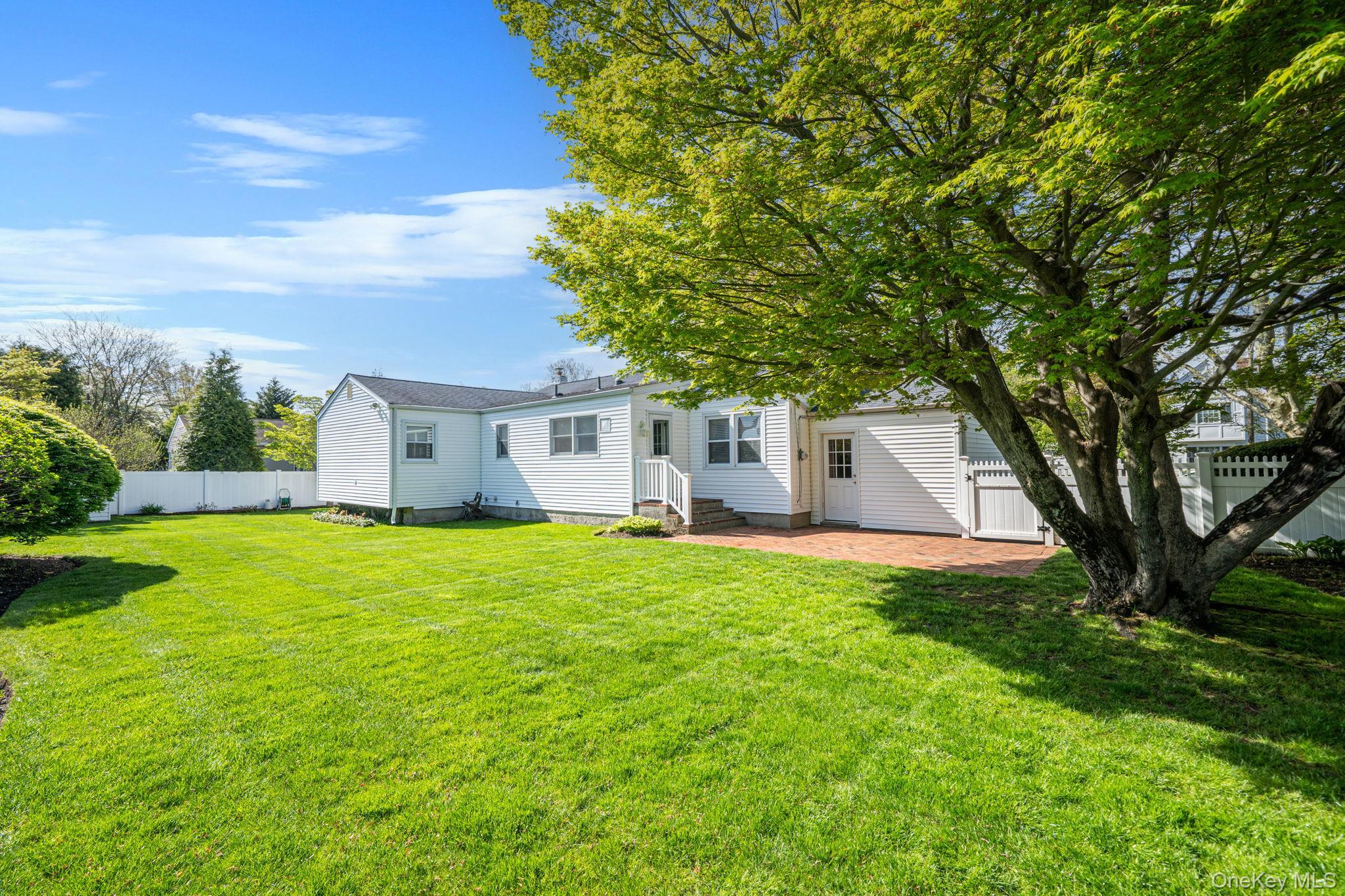Single Family Frost  Suffolk County, NY 11740, MLS-992772-26