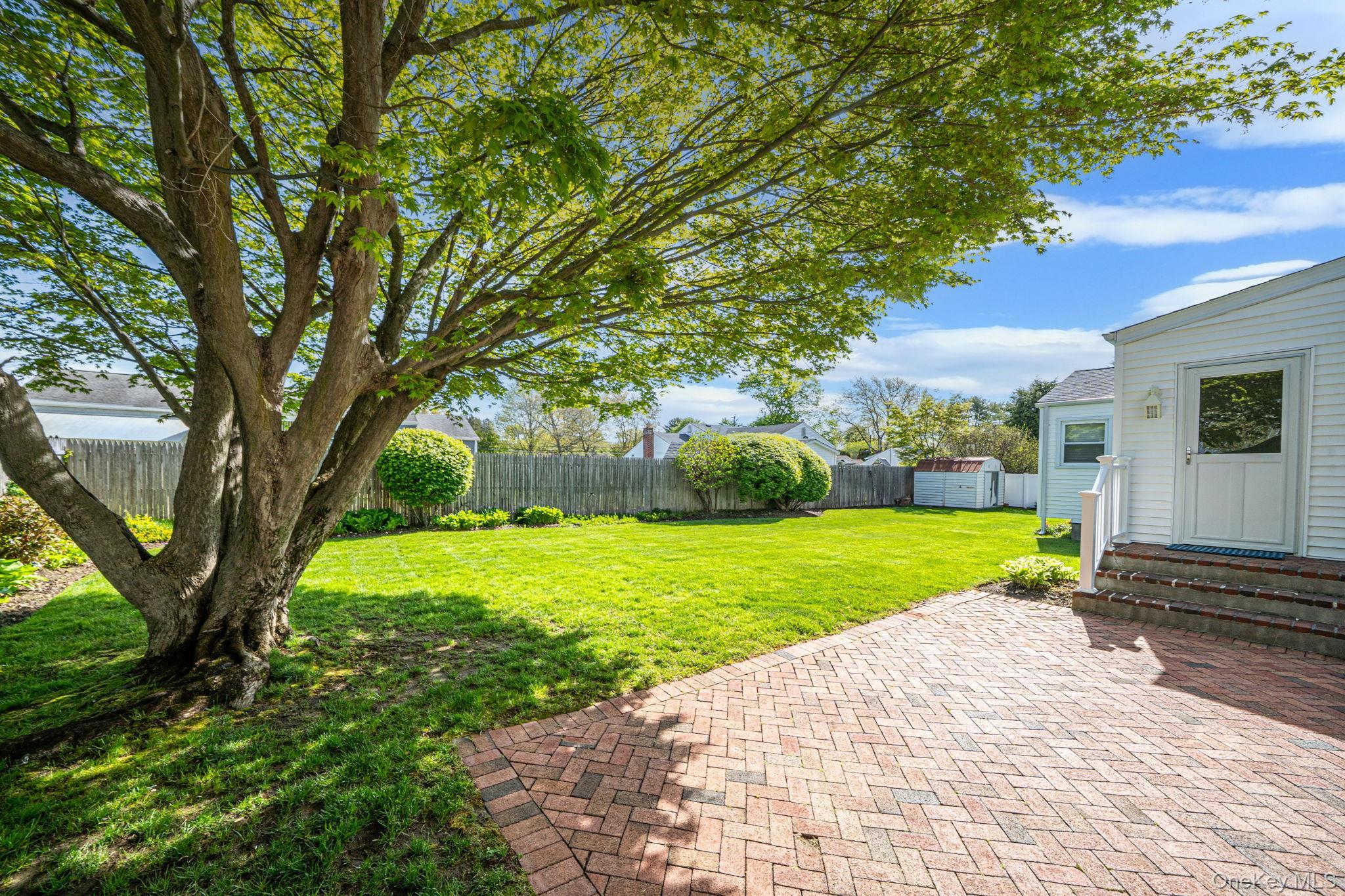 Single Family Frost  Suffolk County, NY 11740, MLS-992772-27