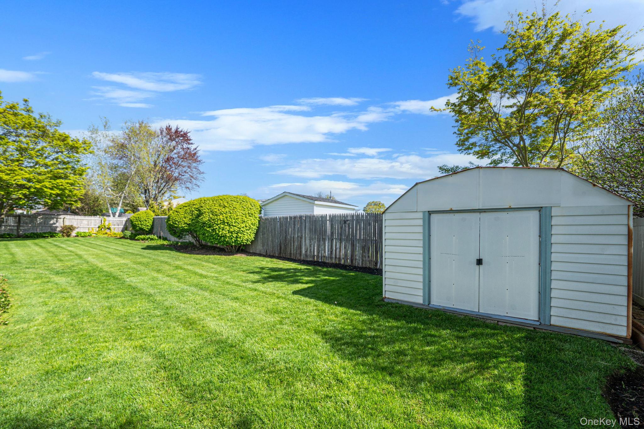 Single Family Frost  Suffolk County, NY 11740, MLS-992772-29