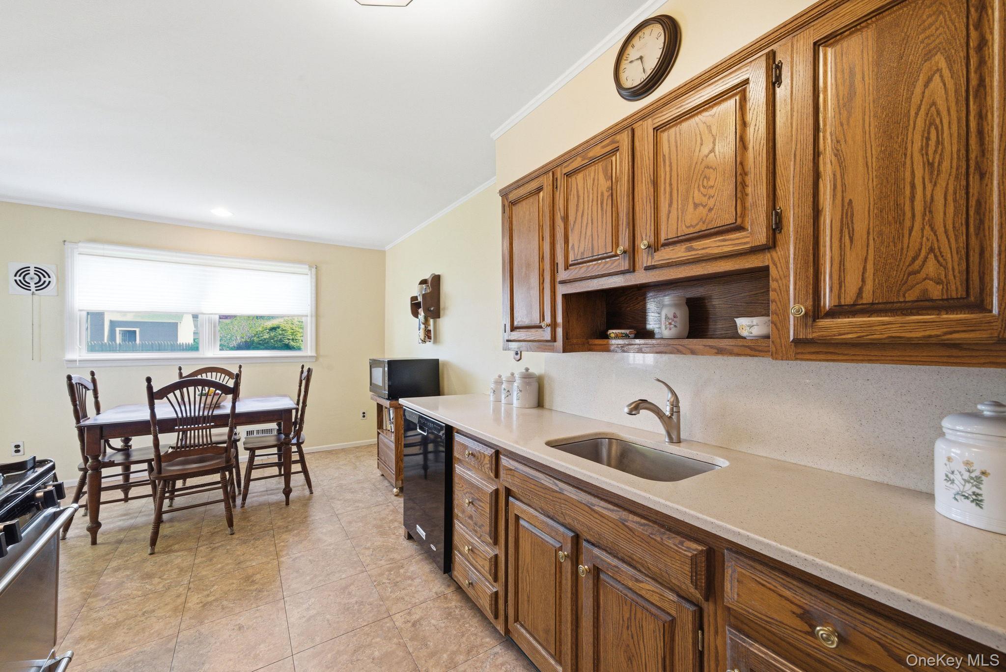 Single Family Frost  Suffolk County, NY 11740, MLS-992772-8