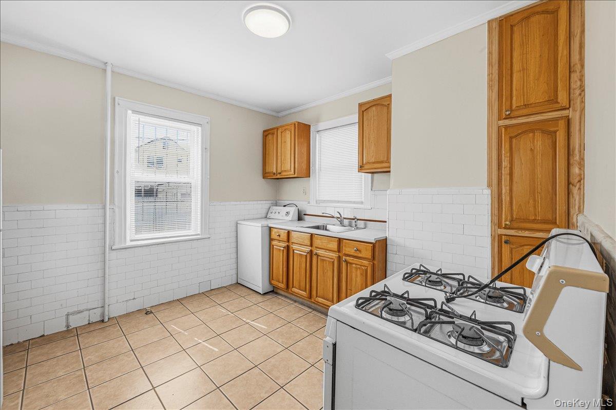 Single Family 202th  Queens, NY 11423, MLS-992849-7