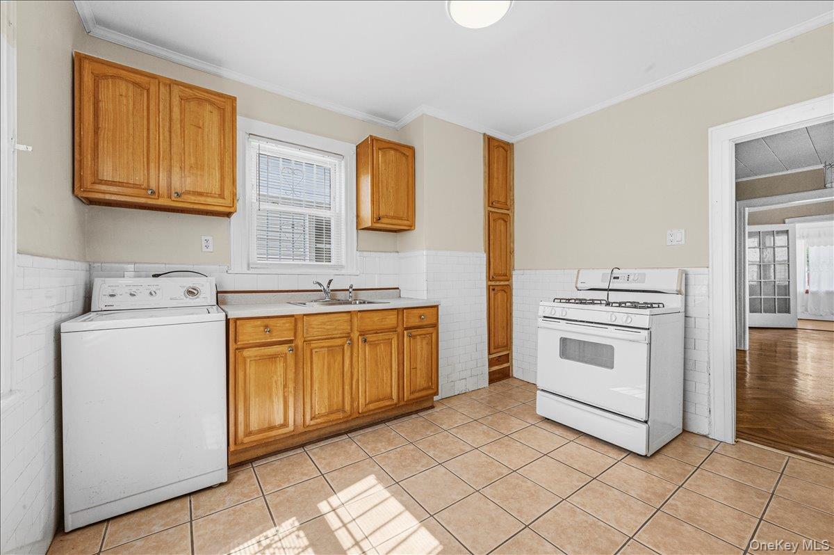 Single Family 202th  Queens, NY 11423, MLS-992849-8