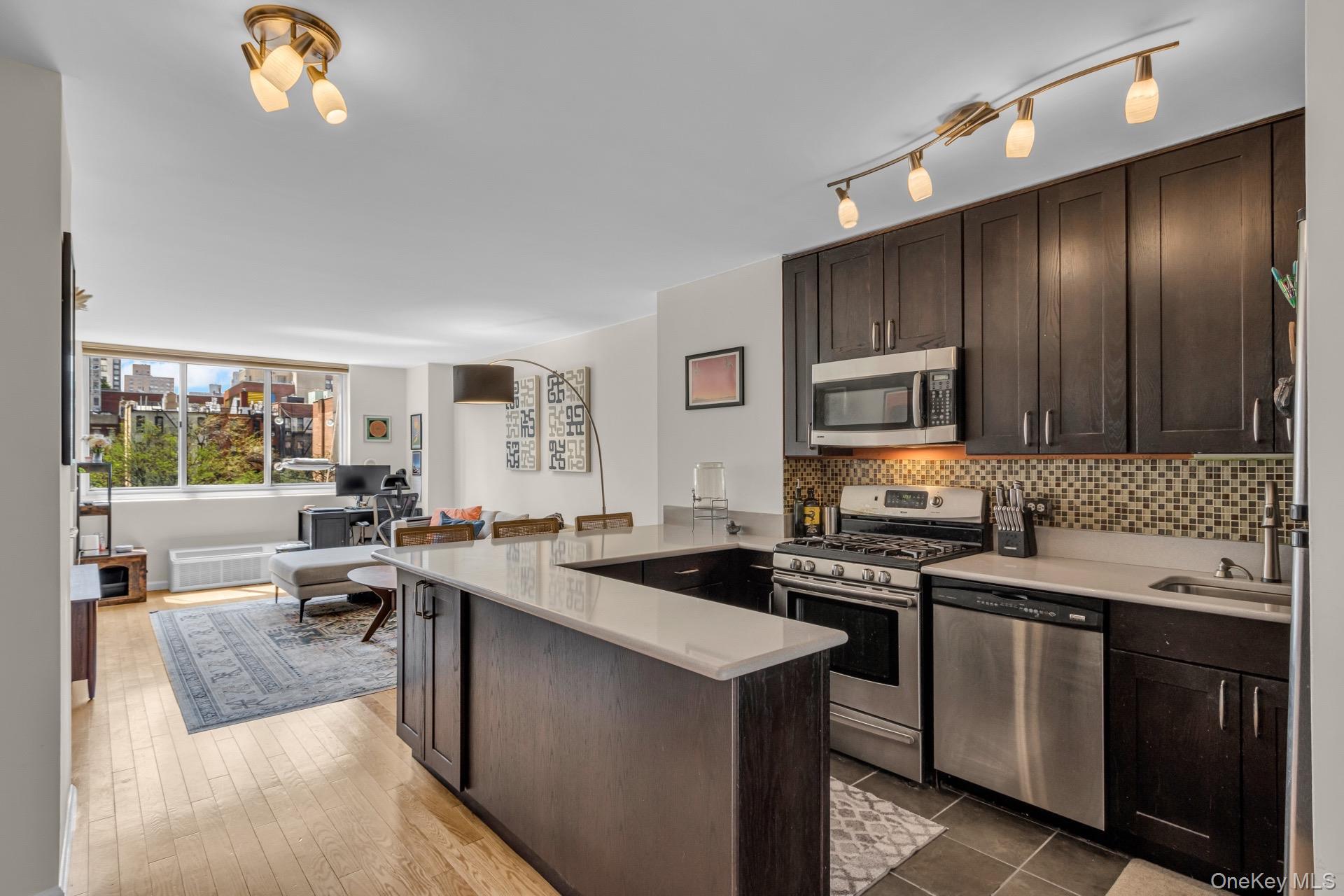 Apartment 93rd  Manhattan, NY 10128, MLS-992874-3