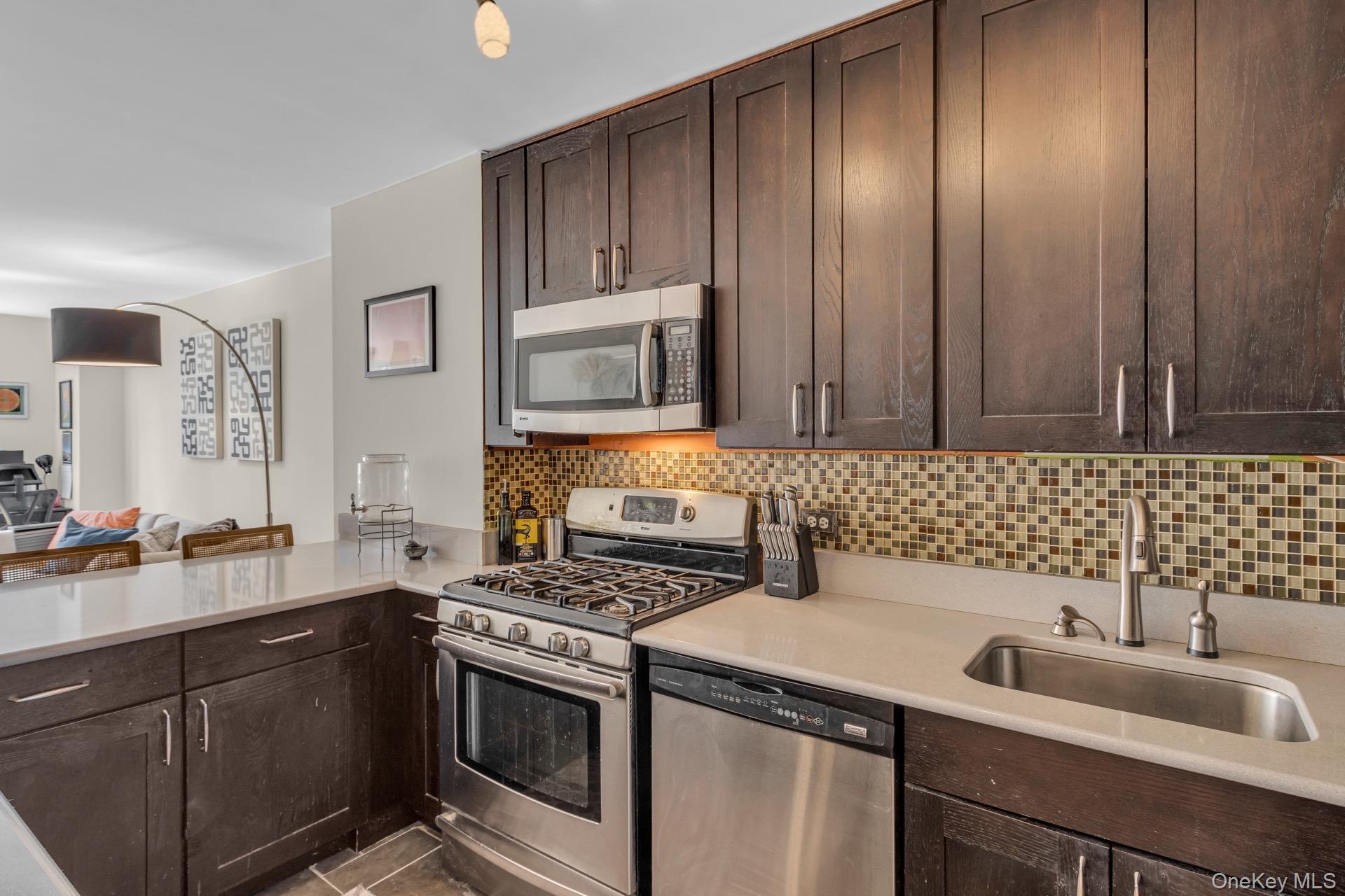 Apartment 93rd  Manhattan, NY 10128, MLS-992874-4