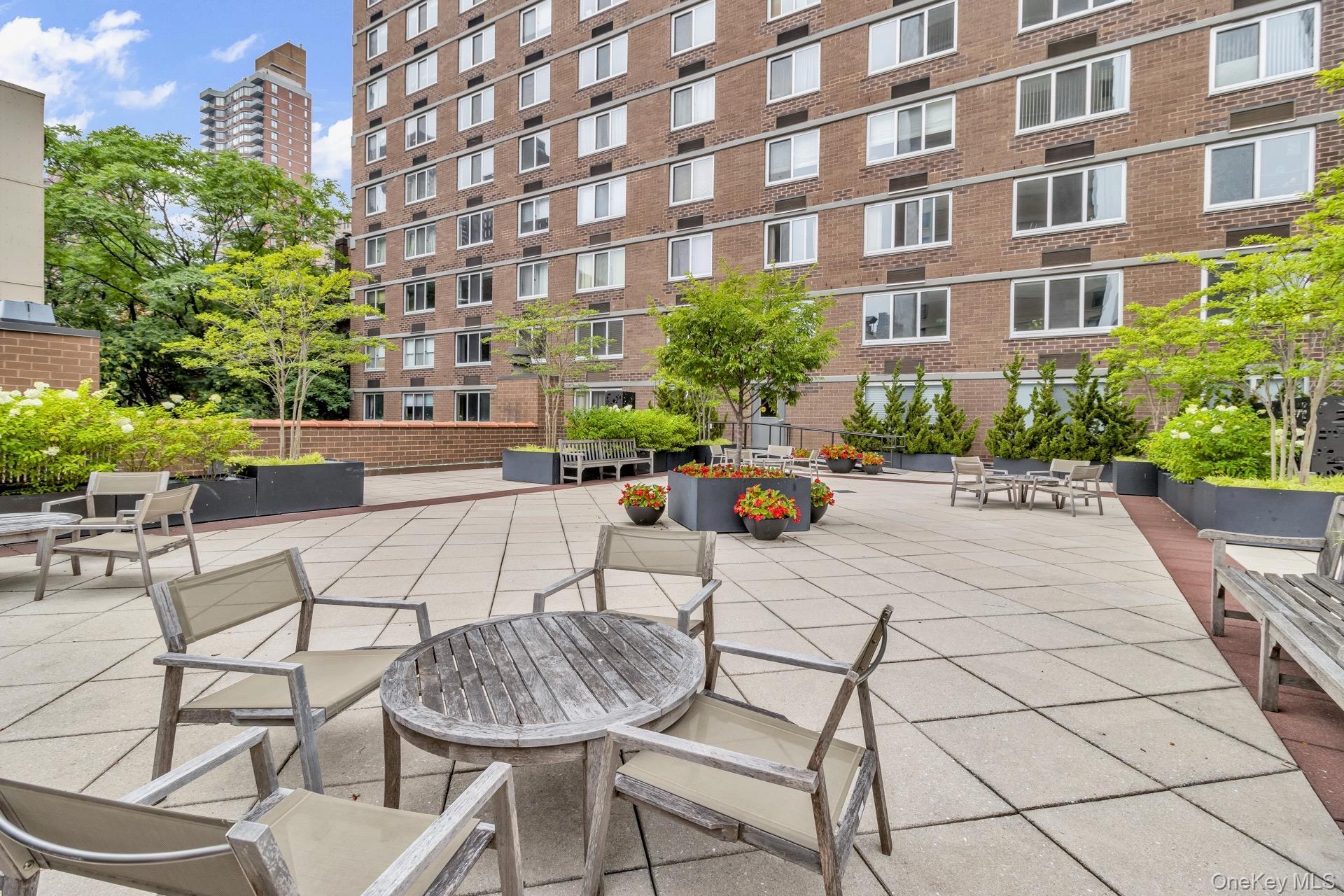 Apartment 93rd  Manhattan, NY 10128, MLS-992874-45
