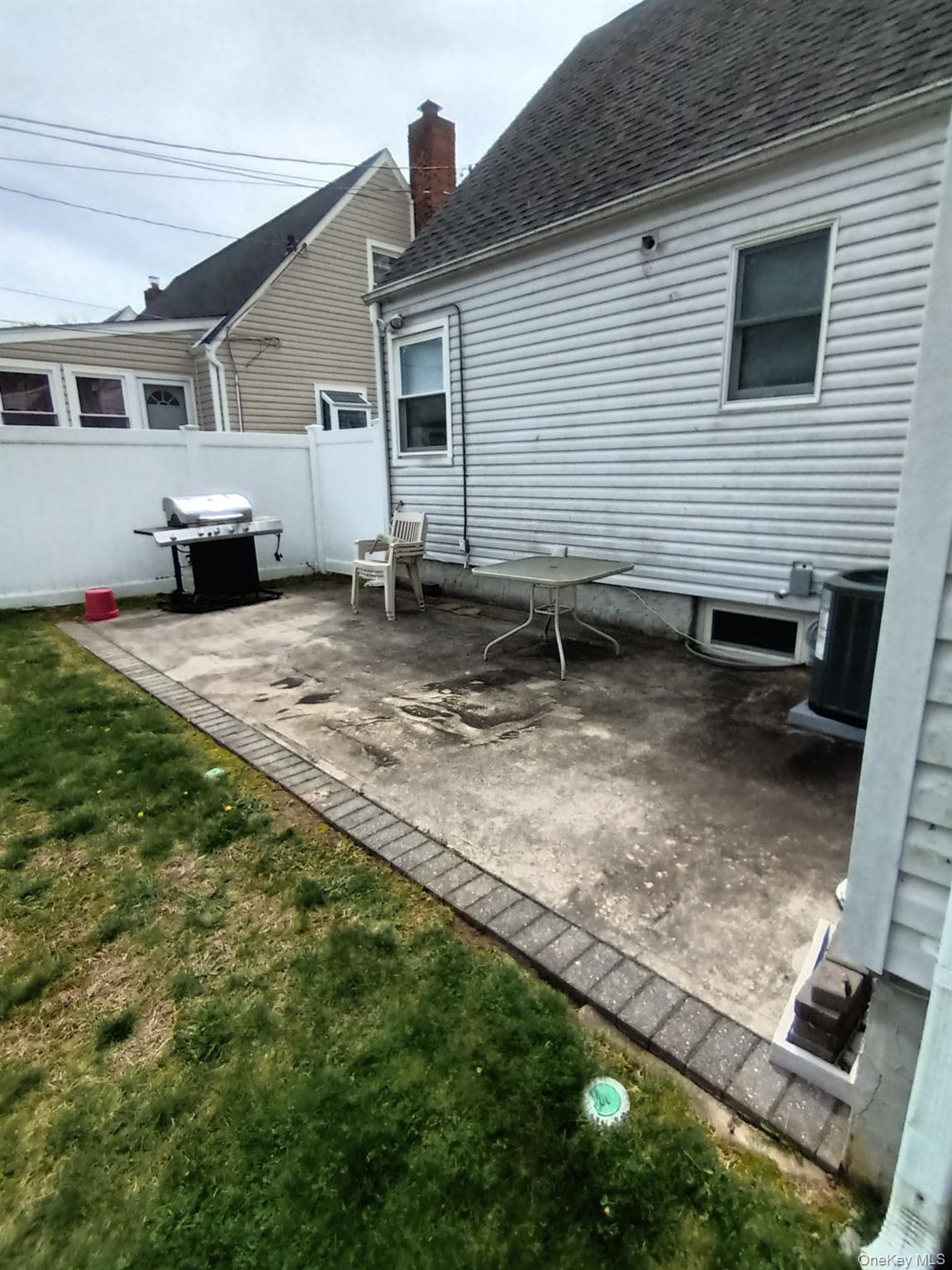 Single Family Jerusalem  Nassau County, NY 11566, MLS-992943-17