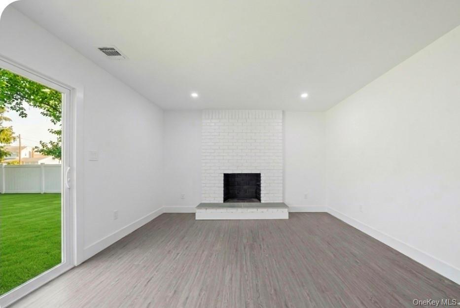 Single Family Irish  Suffolk County, NY 11752, MLS-992969-12