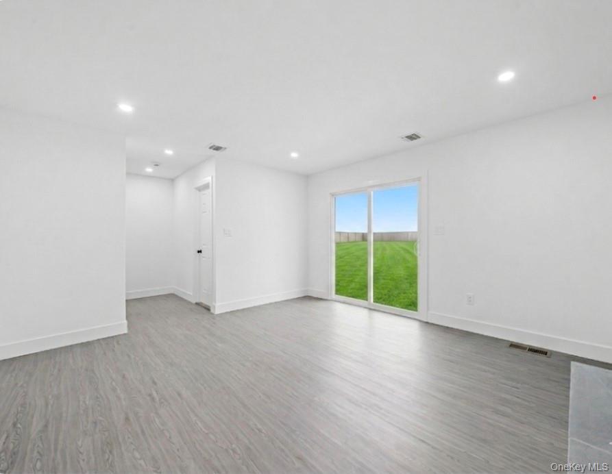 Single Family Irish  Suffolk County, NY 11752, MLS-992969-13