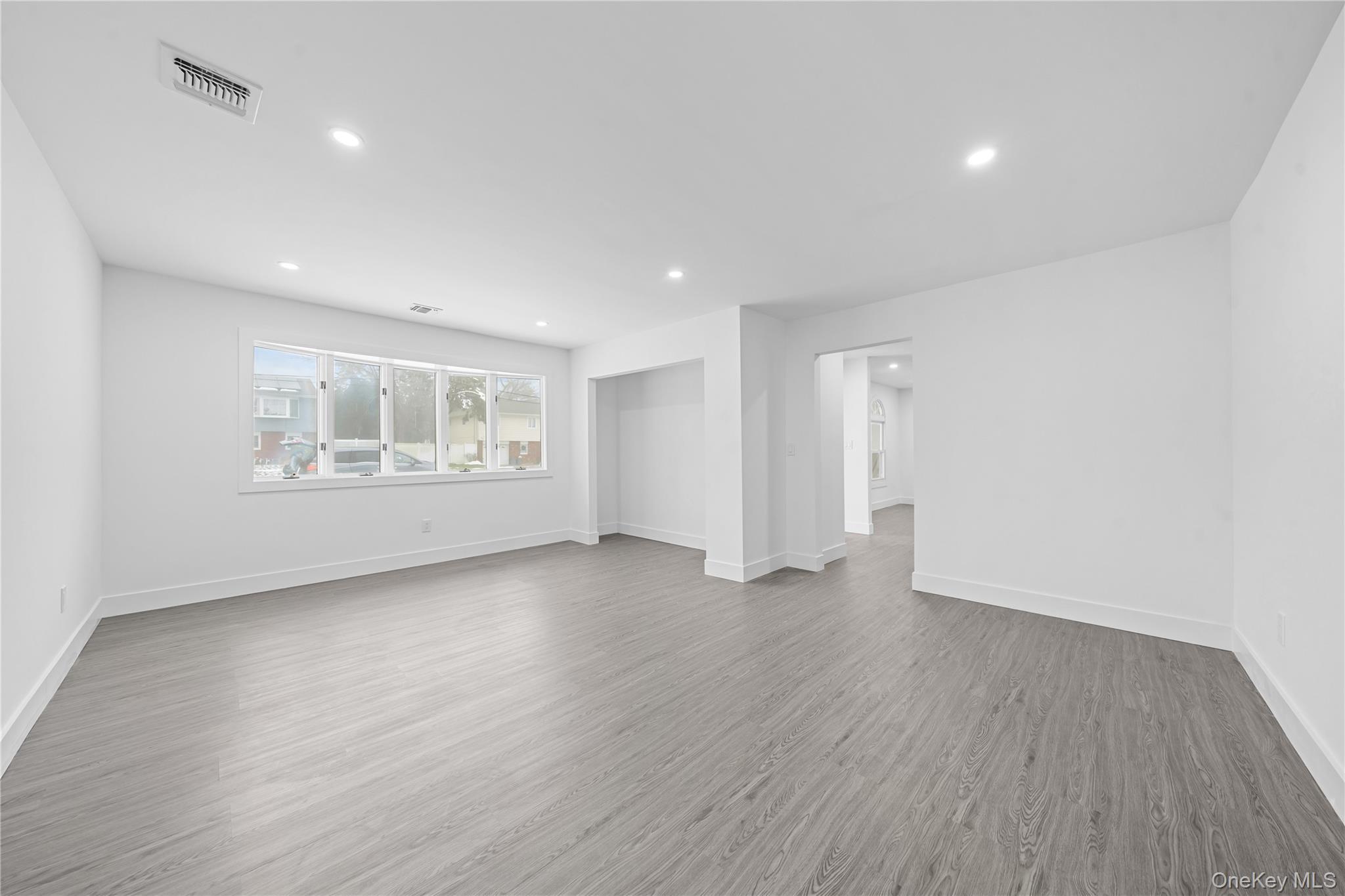 Single Family Irish  Suffolk County, NY 11752, MLS-992969-2