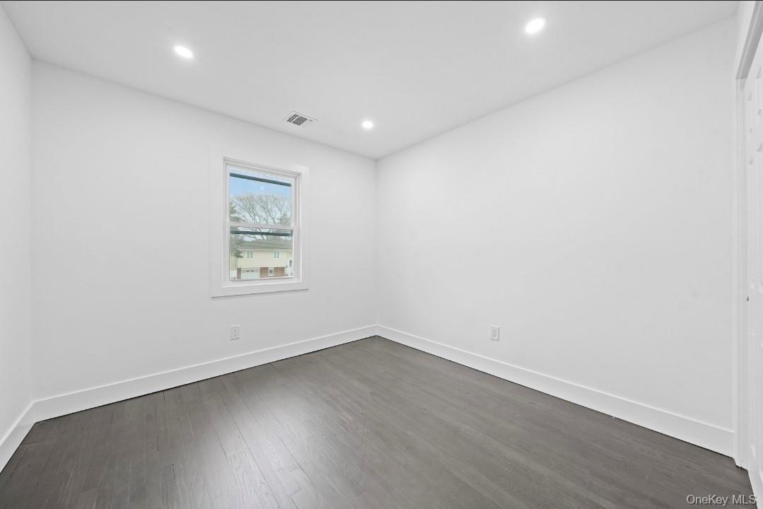 Single Family Irish  Suffolk County, NY 11752, MLS-992969-25