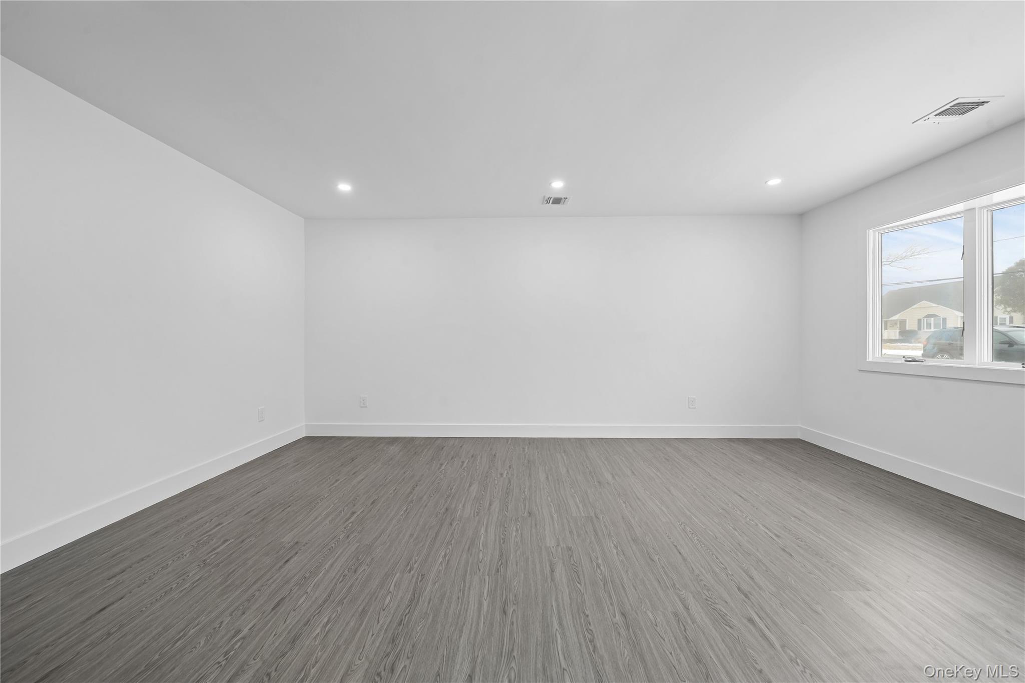 Single Family Irish  Suffolk County, NY 11752, MLS-992969-5
