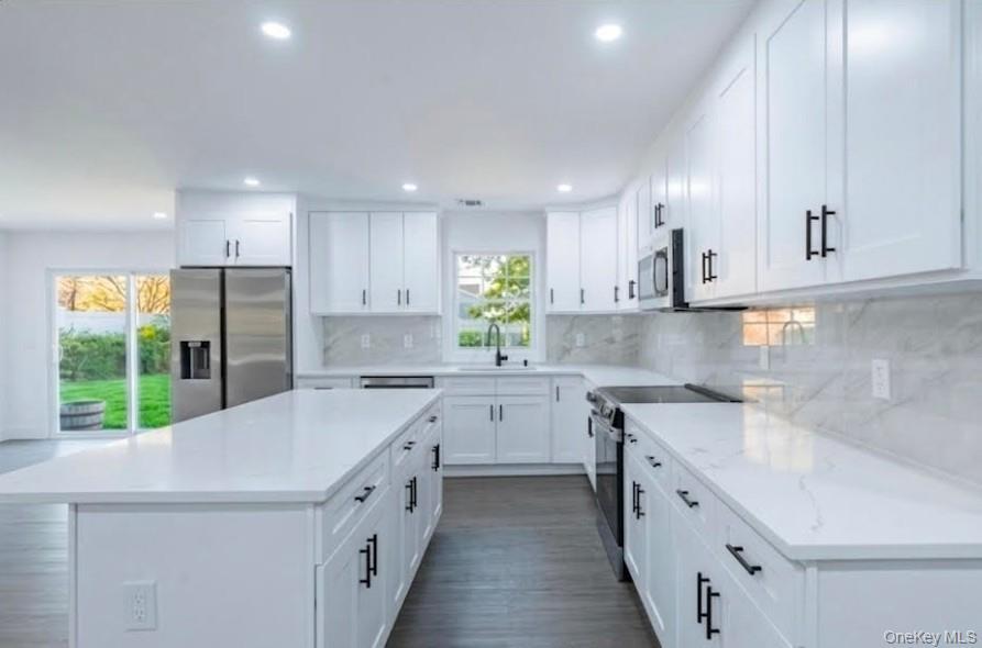 Single Family Irish  Suffolk County, NY 11752, MLS-992969-6