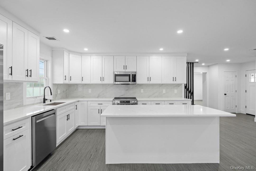 Single Family Irish  Suffolk County, NY 11752, MLS-992969-7