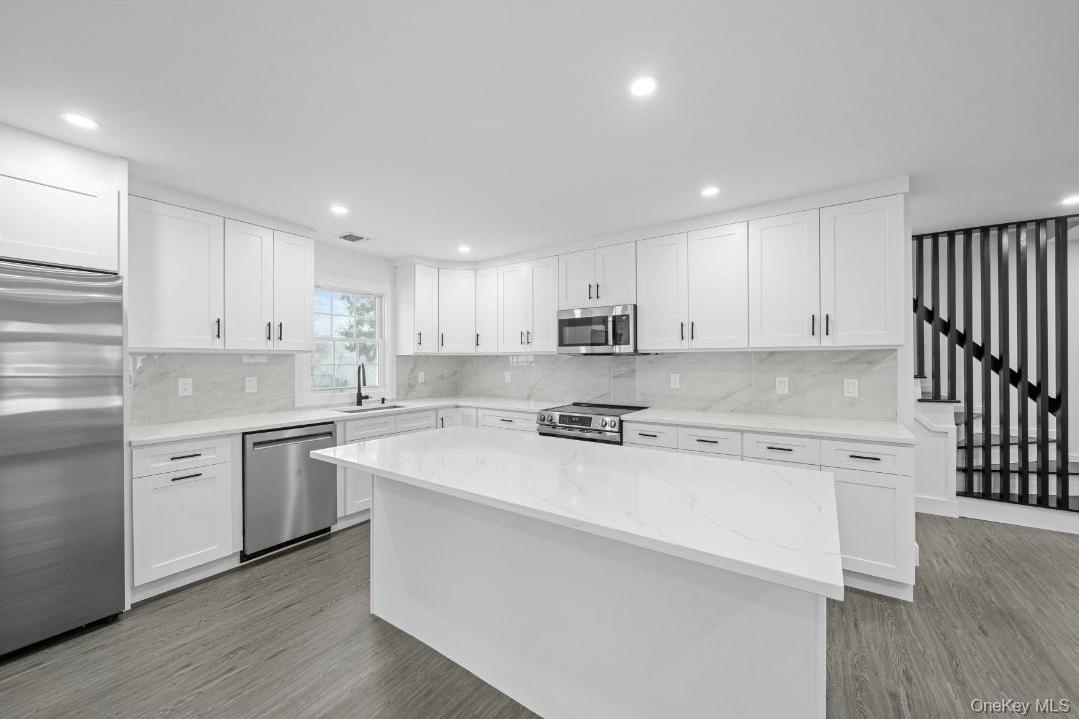 Single Family Irish  Suffolk County, NY 11752, MLS-992969-8