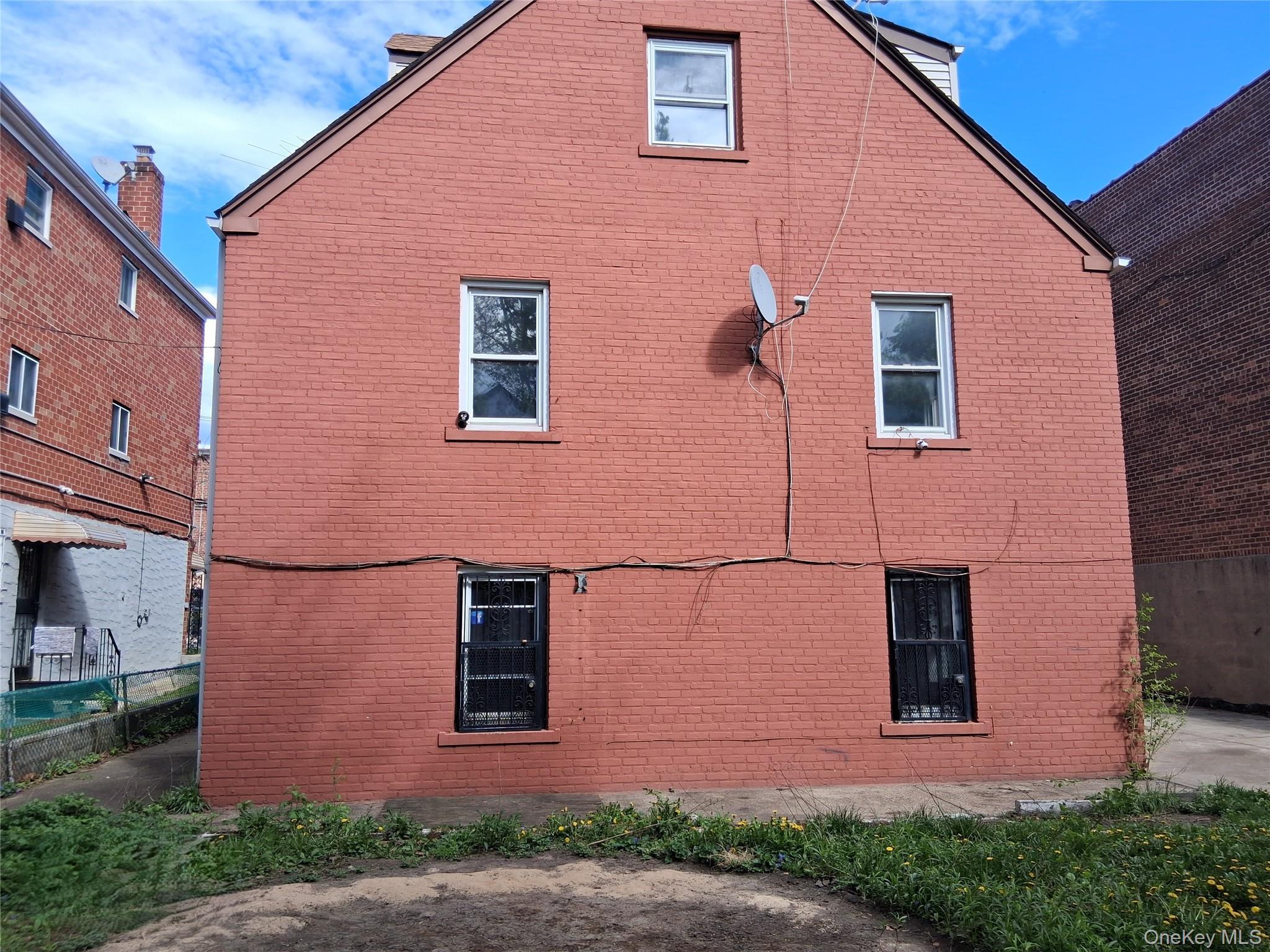 Single Family Hone  Bronx, NY 10469, MLS-992972-15