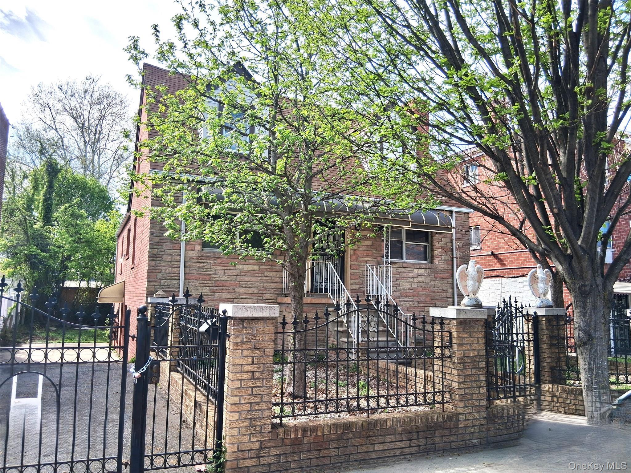 Single Family Hone  Bronx, NY 10469, MLS-992972-2