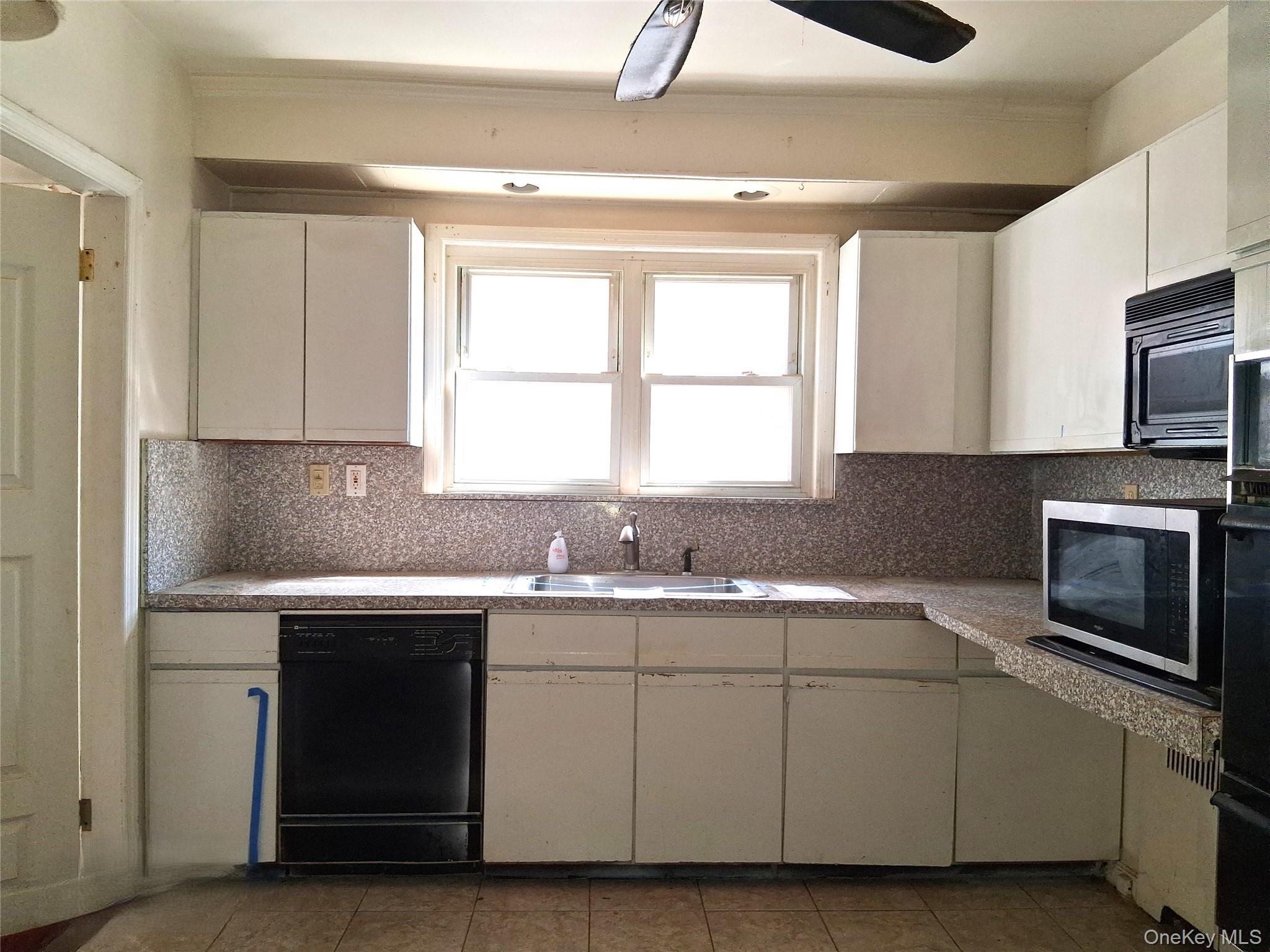 Single Family Hone  Bronx, NY 10469, MLS-992972-4