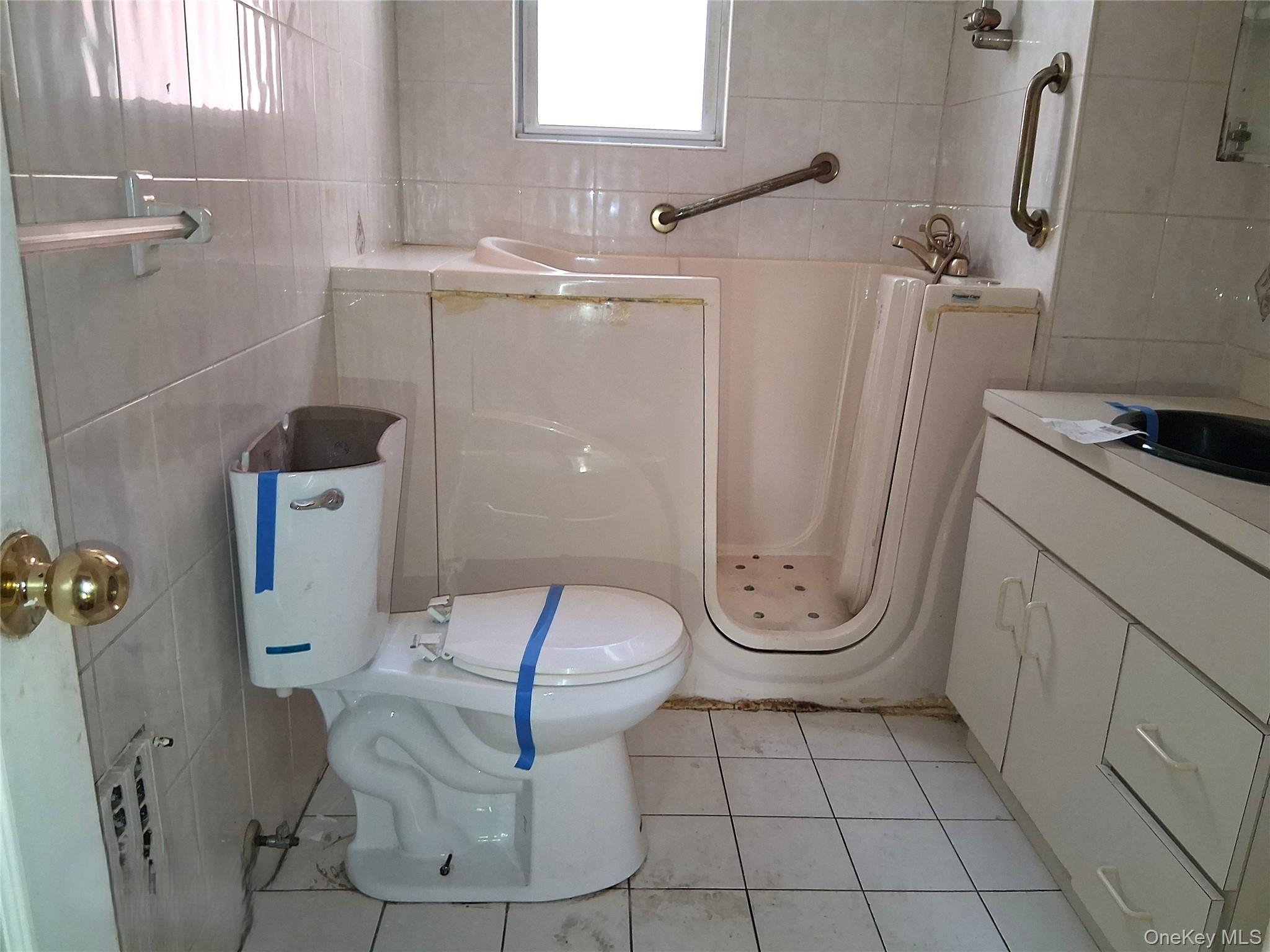 Single Family Hone  Bronx, NY 10469, MLS-992972-9