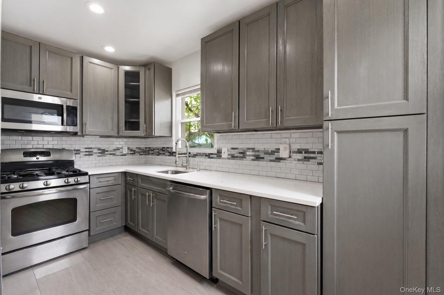 Single Family 147th Queens, NY 11413, MLS-993074-17