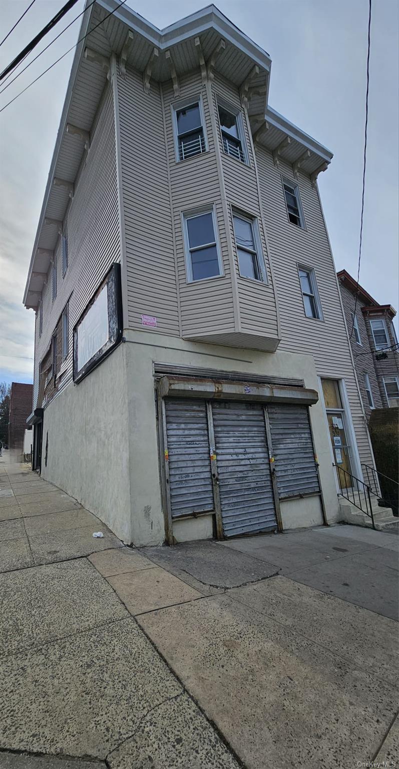 Single Family in Yonkers - Walnut  Westchester County, NY 10701