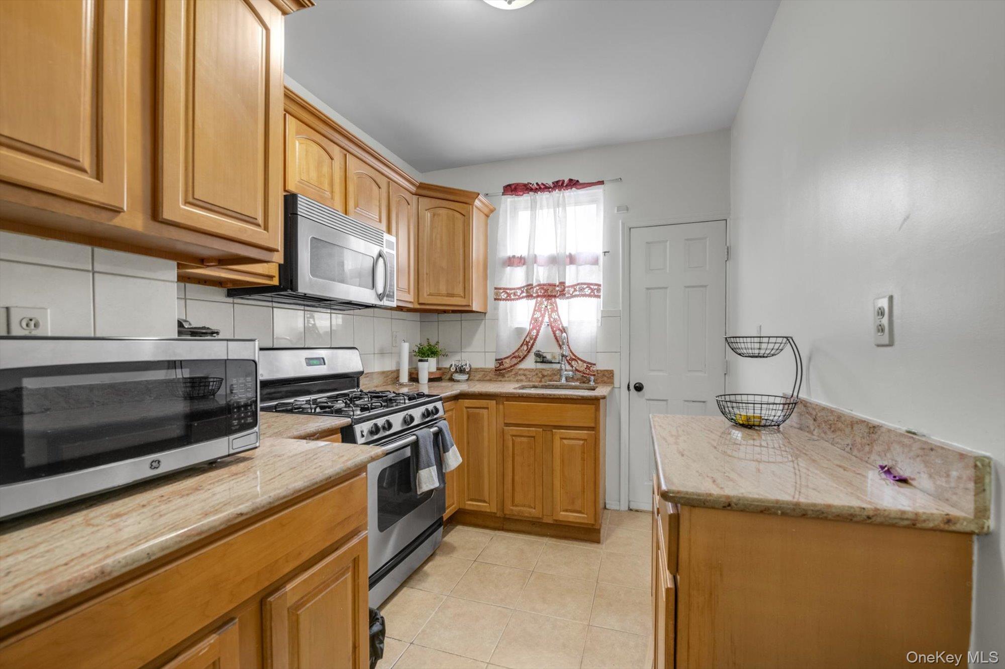 Single Family Van Siclen Brooklyn, NY 11207, MLS-993105-15