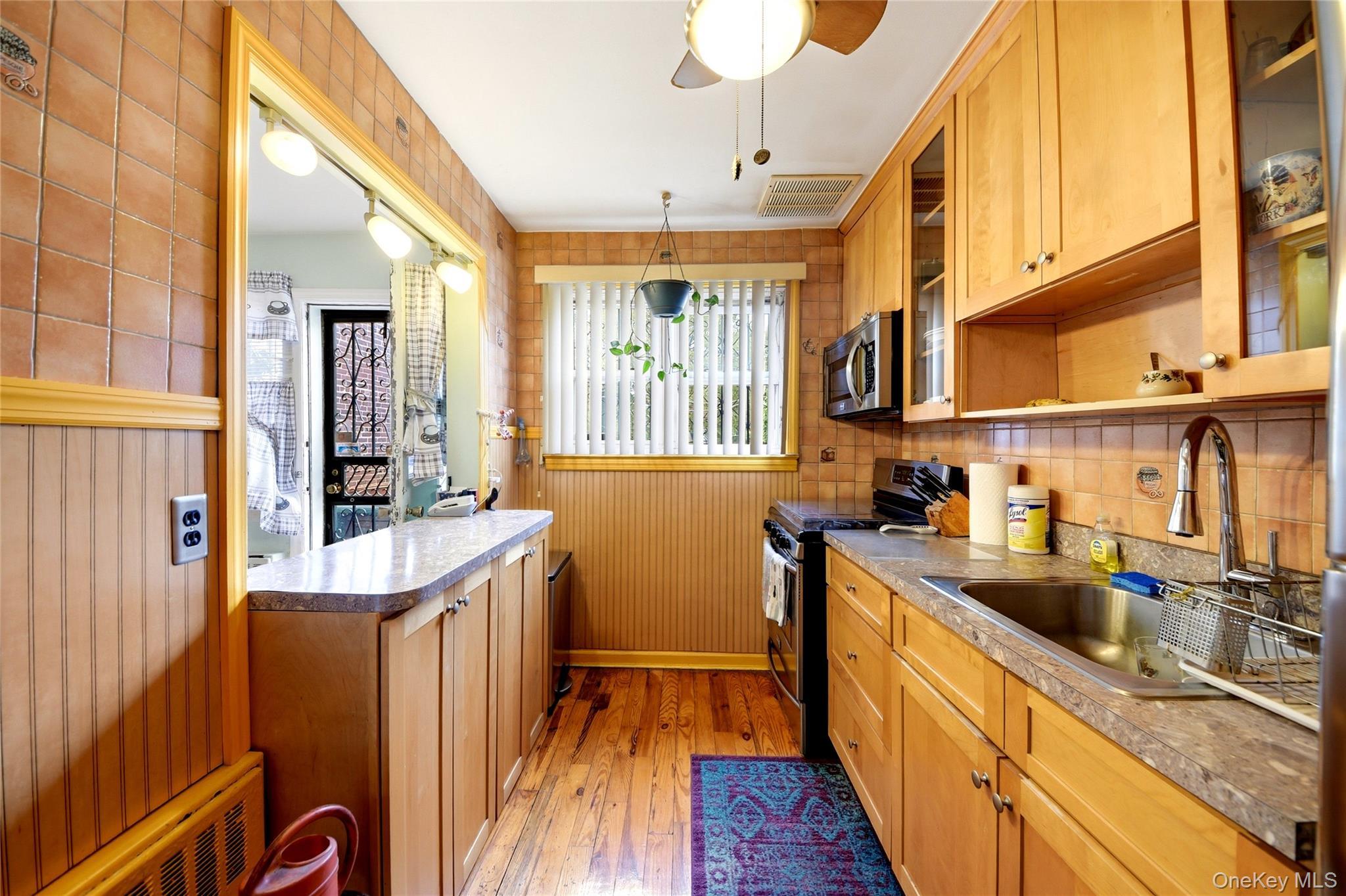 Single Family Zulette  Bronx, NY 10461, MLS-993125-8