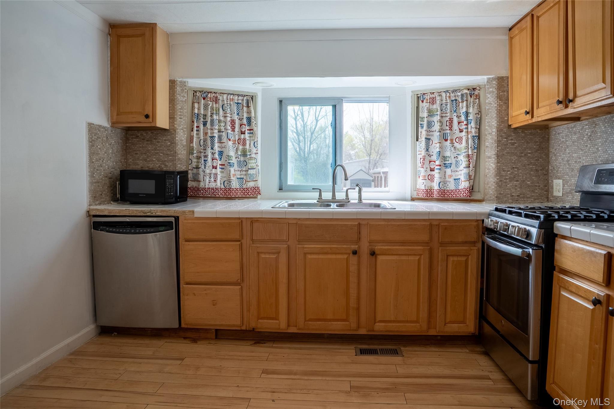Single Family Minuteman  Suffolk County, NY 11716, MLS-993146-16