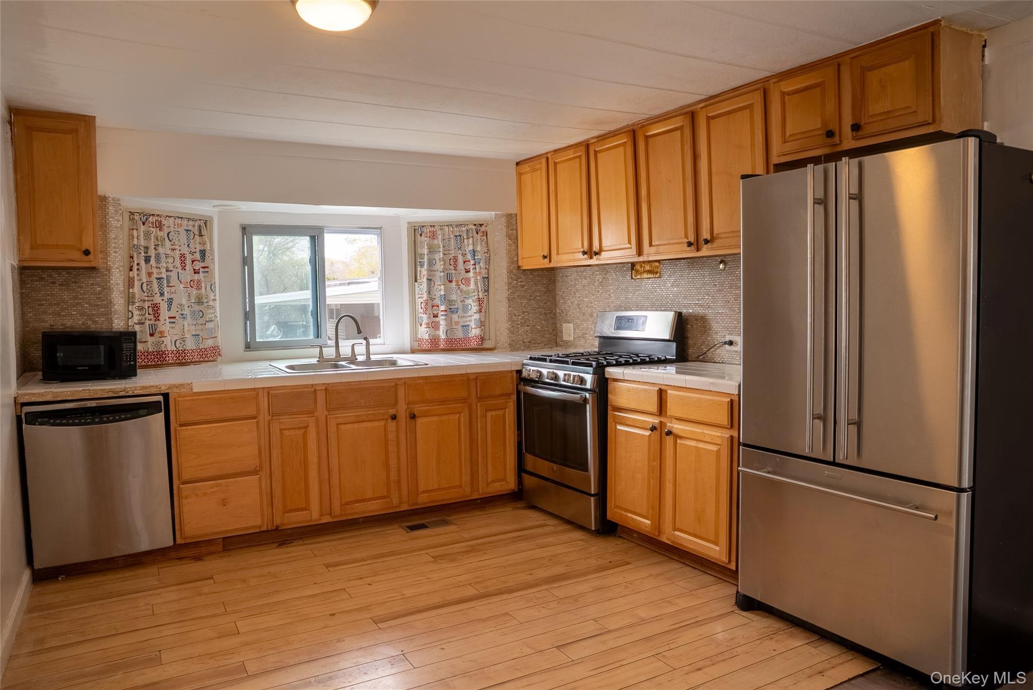 Single Family Minuteman  Suffolk County, NY 11716, MLS-993146-8