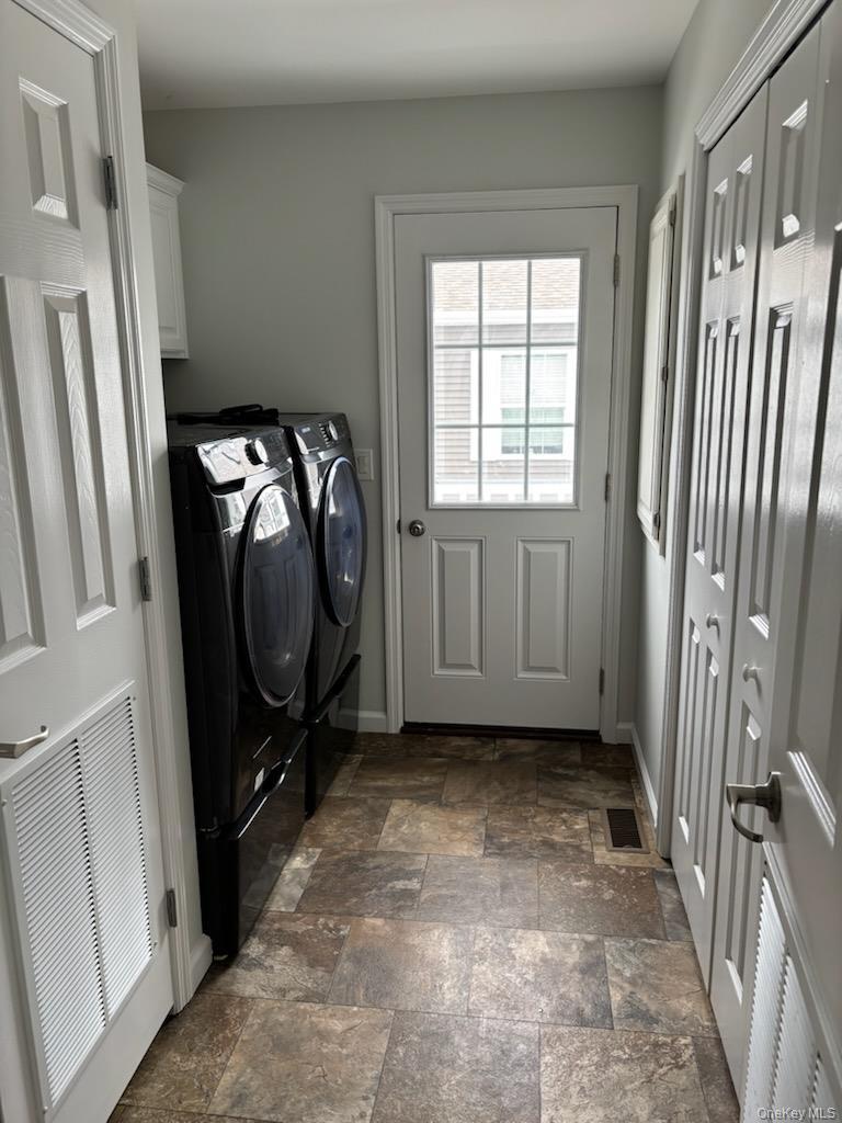 Single Family Old Country Road Suffolk County, NY 11901, MLS-993160-19