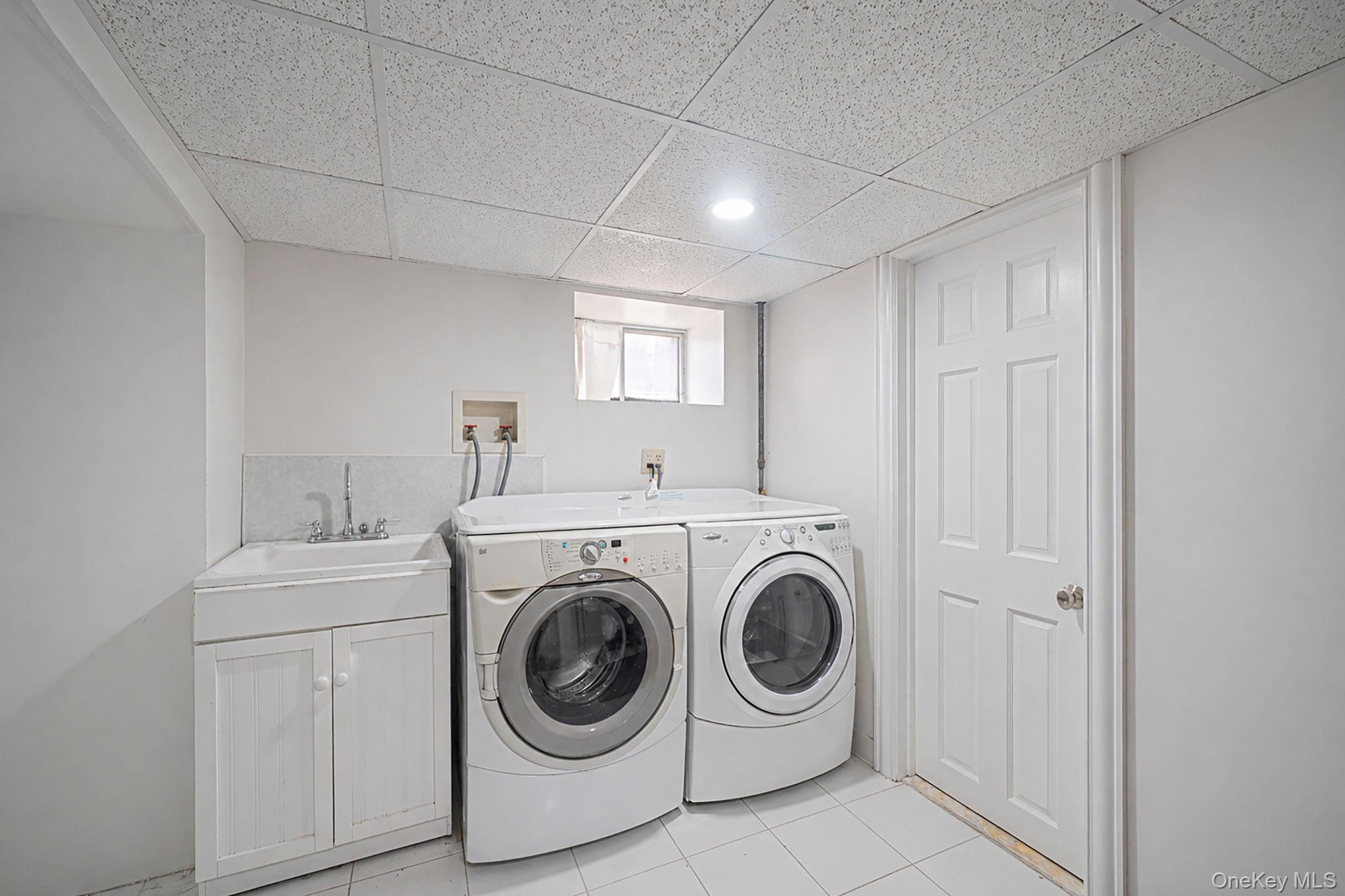Single Family Burlington  Suffolk County, NY 11729, MLS-993183-25