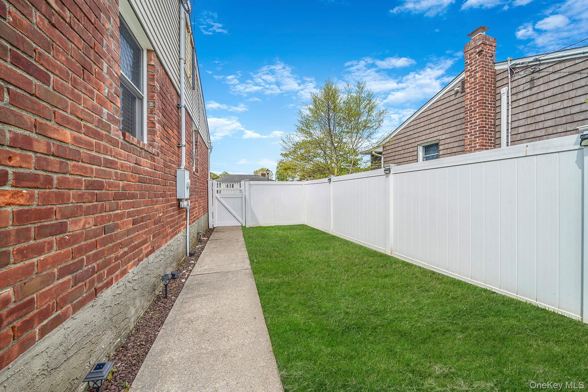 Single Family Burlington  Suffolk County, NY 11729, MLS-993183-33