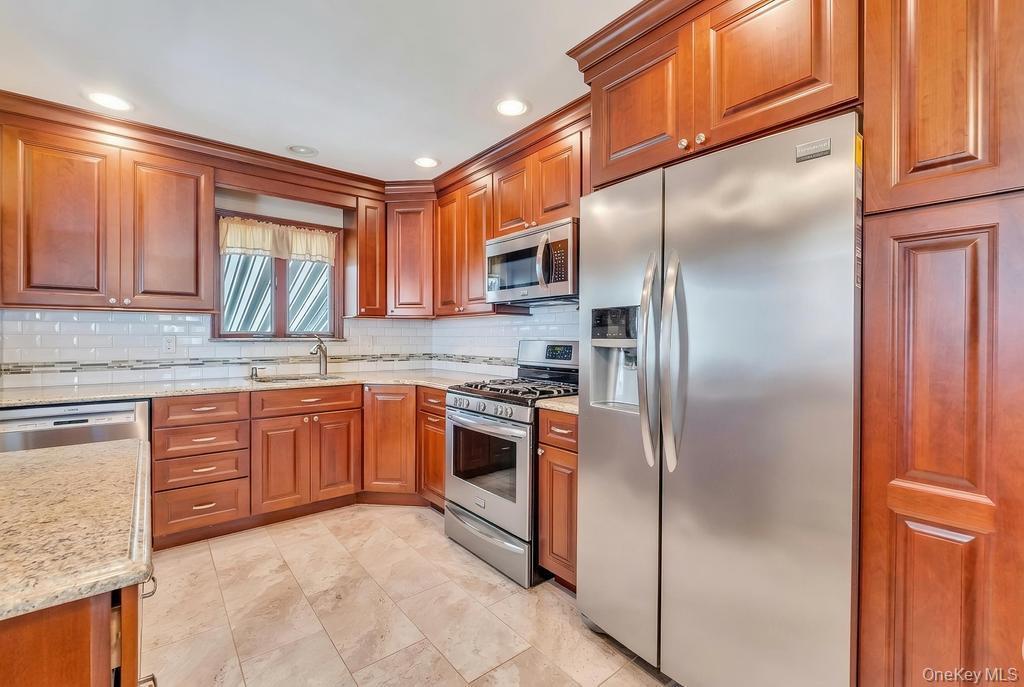 Single Family Melrose  Nassau County, NY 11580, MLS-993190-23