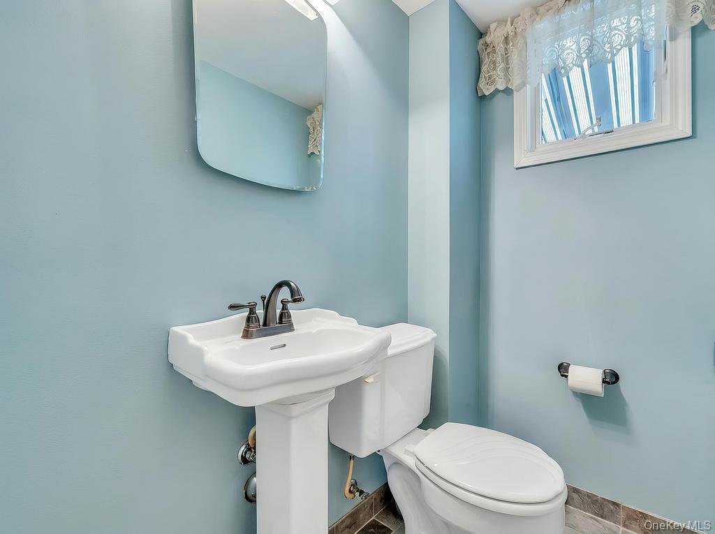 Single Family Melrose  Nassau County, NY 11580, MLS-993190-27