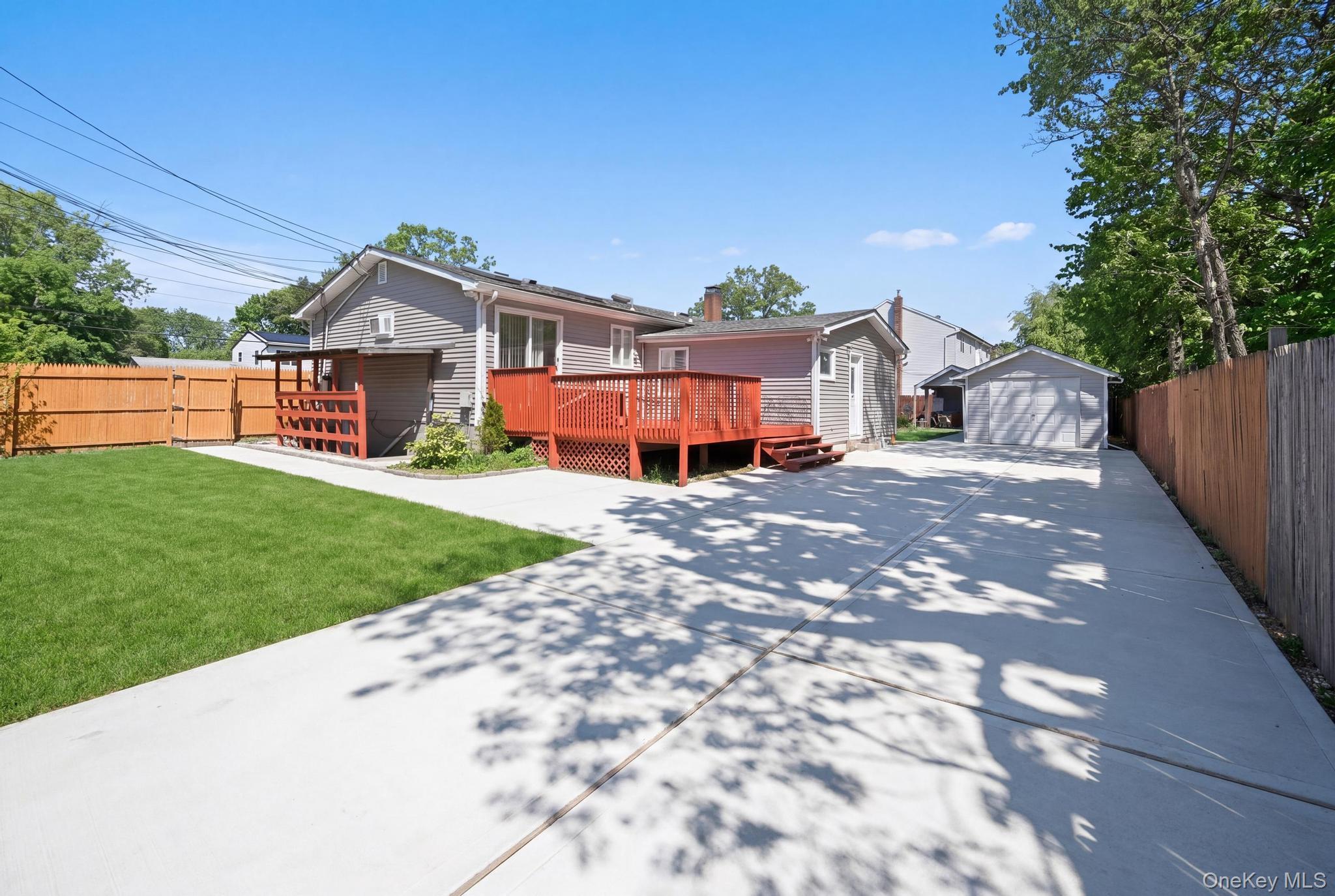 Single Family Broadway Suffolk County, NY 11717, MLS-993310-16